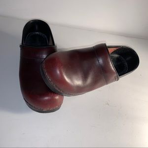Dansko Burgundy Leather Clogs Sz 37/6.5-7